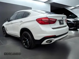 2017 BMW X6 xDrive35i z VIN 5UXKU2C38H0U30XXX, wystawiony jako Copart lot #60346505 z przebiegiem 70 591 mil mil oraz Czysty tytuł • Clean title. Historia ofert i sprzedaży dostępna na DreamBid. Obrazek 4.