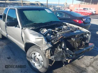 2001 GMC Sonoma SLS w/1SG Pkg with VIN 1GTCS19W818237097, listed as a IAAI auction lot 41745396 with Not Provided miles. Bid and sale history available at carsss.com. Image 6.