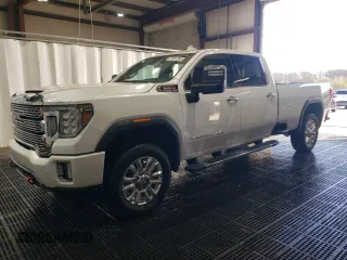 2020 GMC Sierra 3500HD Denali z VIN 1GT49WEY2LF317238, wystawiony jako Copart lot #51967295 z przebiegiem 125 681 mil mil oraz Szkody całkowita. Historia ofert i sprzedaży dostępna na DreamBid. Obrazek 1.