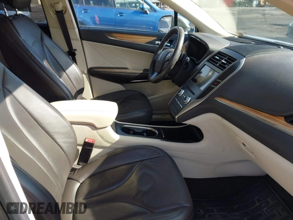2016 Lincoln MKC Select with VIN 5LMCJ2D95GUJ08172, listed as a IAAI auction lot 41504279 with 73,425 mi miles and . Bid and sale history available at DreamBid. Image 5.