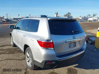 2013 Toyota Highlander Limited with VIN 5TDYK3EH6DS136679, listed as a IAAI auction lot 41835155 with 390,461 mi miles. Bid and sale history available at carsss.com. Image 3.
