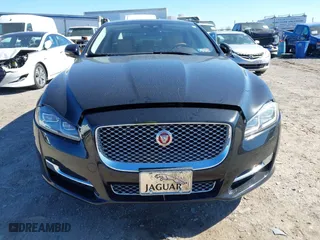 2018 Jaguar XJ with VIN SAJWJ2GD2J8W13463, listed as a IAAI auction lot 41897451 with 70,448 mi miles. Bid and sale history available at carsss.com. Image 12.