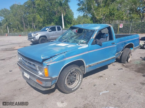 1993 Chevrolet S-10 EL with VIN 1GCCS14A8P8187628, listed as a IAAI auction lot 41787335 with 212,563 mi miles. Bid and sale history available at carsss.com. Image 2.