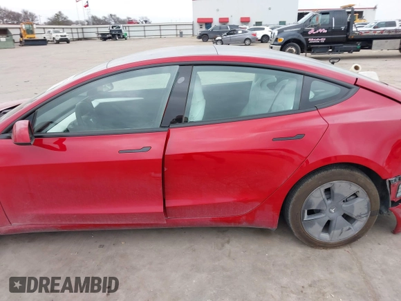 2023 Tesla Model 3 z VIN 5YJ3E1EA4PF384642, wystawiony jako IAAI lot #41496074 z przebiegiem 10 860 mil mil oraz . Historia ofert i sprzedaży dostępna na DreamBid. Obrazek 13.