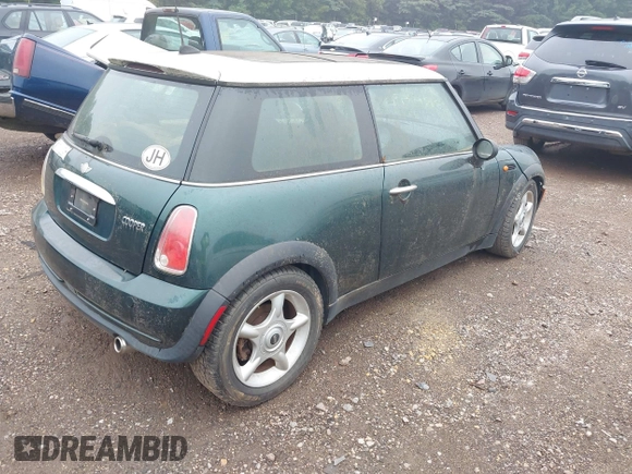 2006 MINI Hardtop with VIN WMWRC33506TK73564, listed as a IAAI auction lot 42602486 with 156,459 mi miles and . Bid and sale history available at DreamBid. Image 4.