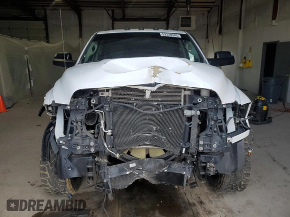 2015 Ram 2500 Tradesman z VIN 3C6UR5HL6FG640275, wystawiony jako Copart lot #53720945 z przebiegiem 153 842 mil mil oraz Szkoda całkowita • Salvage title. Historia ofert i sprzedaży dostępna na DreamBid. Obrazek 5.