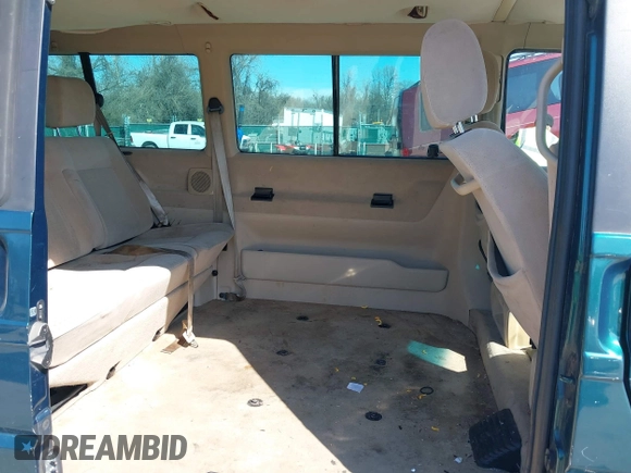2002 Volkswagen EuroVan с VIN WV2KB47002H029567, выставлен на аукционе IAAI как лот 41628376 с пробегом 156 866 миль миль и . История ставок и продаж доступна на DreamBid. Изображение 8.