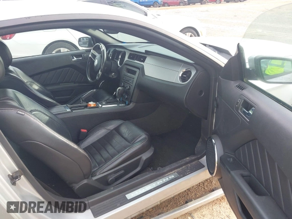 2014 Ford Mustang V6 with VIN 1ZVBP8AM4E5302273, listed as a IAAI auction lot 42288143 with 192,690 mi miles and . Bid and sale history available at DreamBid. Image 5.