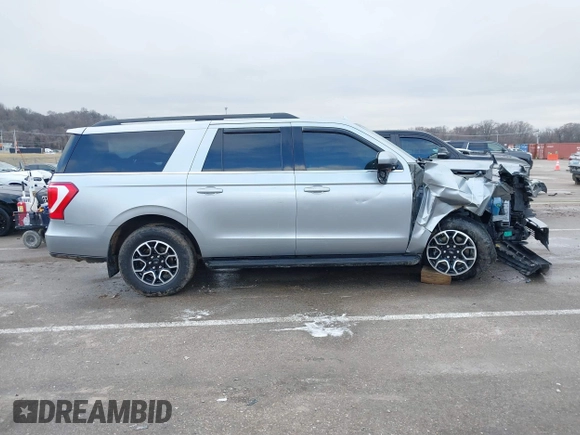 2020 Ford Expedition Max XLT z VIN 1FMJK1JT7LEA46344, wystawiony jako IAAI lot #41510918 z przebiegiem 81 991 mil mil oraz . Historia ofert i sprzedaży dostępna na DreamBid. Obrazek 14.