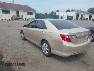 2012 Toyota Camry L z VIN 4T4BF1FK2CR173135, wystawiony jako IAAI lot #40028950 z przebiegiem 240 668 mil mil oraz . Historia ofert i sprzedaży dostępna na DreamBid. Obrazek 3.