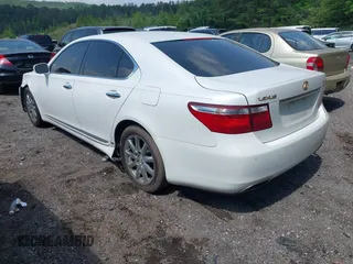 2007 Lexus LS 460 z VIN JTHBL46F675004925, wystawiony jako IAAI lot #42150011 z przebiegiem 127 444 mil mil oraz . Historia ofert i sprzedaży dostępna na DreamBid. Obrazek 3.