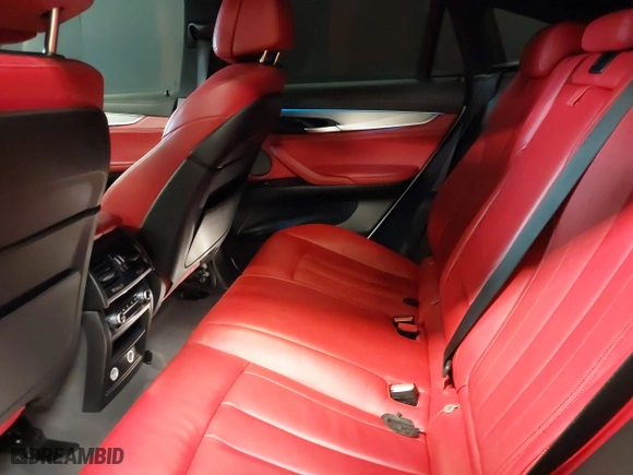 2019 BMW X6 sDrive35i with VIN 5UXKU0C5XK0S97686, listed as a IAAI auction lot 40436492 with 105,584 mi miles. Bid and sale history available at carsss.com. Image 8.