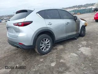 2023 Mazda CX-5 S Carbon Edition z VIN JM3KFBCMXP0265141, wystawiony jako IAAI lot #41946750 z przebiegiem Nie podano mil oraz . Historia ofert i sprzedaży dostępna na DreamBid. Obrazek 4.