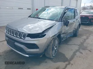 2022 Jeep Compass Limited z VIN 3C4NJDCB8NT115480, wystawiony jako IAAI lot #41677377 z przebiegiem 66 451 mil mil oraz . Historia ofert i sprzedaży dostępna na DreamBid. Obrazek 2.