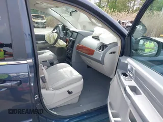 2008 Chrysler Town & Country Touring with VIN 2A8HR54P18R612733, listed as a IAAI auction lot 42113549 with 28,437 mi miles and . Bid and sale history available at carsss.com. Image 5.
