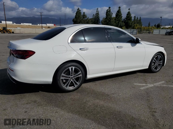 2021 Mercedes-Benz E 350 z VIN W1KZF8DBXMA920854, wystawiony jako Copart lot #51800865 z przebiegiem 40 337 mil mil oraz Szkoda całkowita • Salvage title. Historia ofert i sprzedaży dostępna na DreamBid. Obrazek 3.
