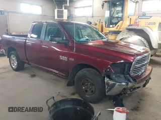 2017 Ram 1500 SLT z VIN 1C6RR7GT2HS842450, wystawiony jako IAAI lot #41264460 z przebiegiem 216 757 mil mil oraz . Historia ofert i sprzedaży dostępna na DreamBid. Obrazek 1.