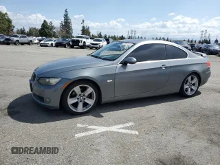 2007 BMW 3 Series 328i z VIN WBAWV13517P118145, wystawiony jako Copart lot #51667515 z przebiegiem 143 116 mil mil oraz Szkoda całkowita • Salvage title. Historia ofert i sprzedaży dostępna na DreamBid. Obrazek 1.