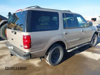 1998 Ford Expedition XLT with VIN 1FMRU17L7WLA79560, listed as a IAAI auction lot 41360506 with 267,882 mi miles. Bid and sale history available at carsss.com. Image 4.