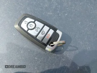 2022 Ford Explorer King Ranch z VIN 1FM5K7LC0NGA90372, wystawiony jako IAAI lot #42063738 z przebiegiem 30 435 mil mil oraz . Historia ofert i sprzedaży dostępna na DreamBid. Obrazek 11.
