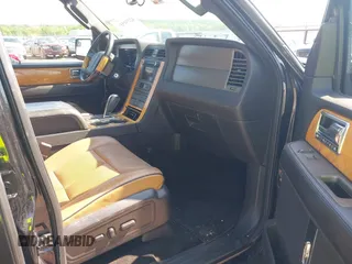 2013 Lincoln Navigator z VIN 5LMJJ3J54DEL08819, wystawiony jako IAAI lot #42234551 z przebiegiem 235 518 mil mil oraz . Historia ofert i sprzedaży dostępna na DreamBid. Obrazek 5.