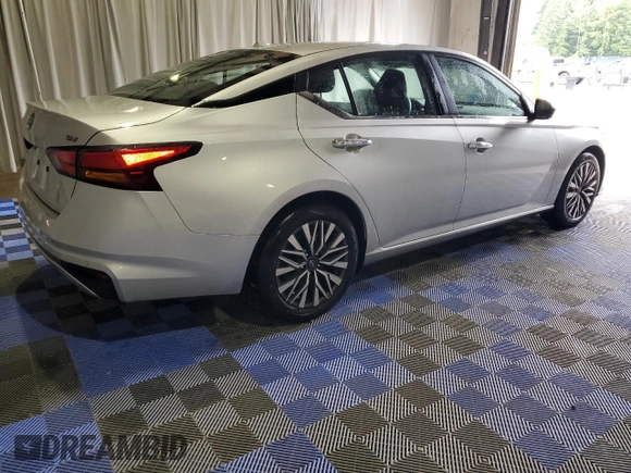 2024 Nissan Altima SV with VIN 1N4BL4DV6RN391075, listed as a Copart auction lot 62536375 with 31,190 mi miles and Clean title. Bid and sale history available at DreamBid. Image 3.
