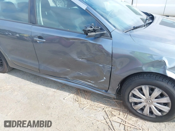 2013 Volkswagen Jetta S z VIN 3VW1K7AJ5DM242345, wystawiony jako IAAI lot #42598698 z przebiegiem 169 870 mil mil oraz . Historia ofert i sprzedaży dostępna na DreamBid. Obrazek 6.