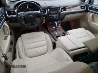 2013 Volkswagen Touareg Lux with VIN WVGEF9BP0DD002814, listed as a Copart auction lot 83015434 with 143,320 mi miles and Salvage Title. Bid and sale history available at DreamBid. Image 8.