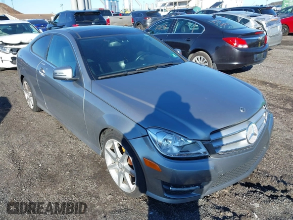 2013 Mercedes-Benz C 250 z VIN WDDGJ4HB7DG059283, wystawiony jako IAAI lot #41729557 z przebiegiem 119 419 mil mil oraz . Historia ofert i sprzedaży dostępna na DreamBid. Obrazek 1.