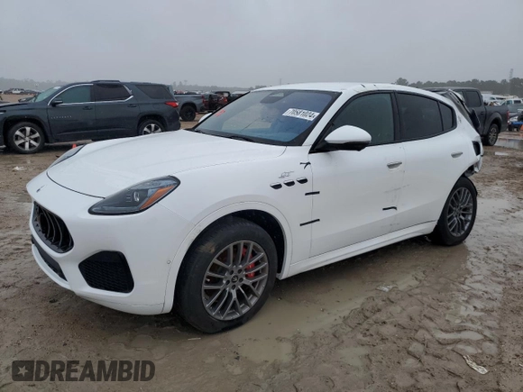 2023 Maserati Grecale GT z VIN ZN682AVA1P7418443, wystawiony jako Copart lot #70581024 z przebiegiem Nie podano mil oraz Szkody całkowita. Historia ofert i sprzedaży dostępna na DreamBid. Obrazek 1.
