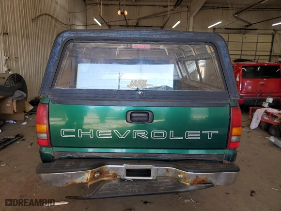 2000 Chevrolet Silverado 1500 with VIN 1GCEC14V9YE336558, listed as a Copart auction lot 48103205 with 265,858 mi miles and Clean Title. Bid and sale history available at carsss.com. Image 10.