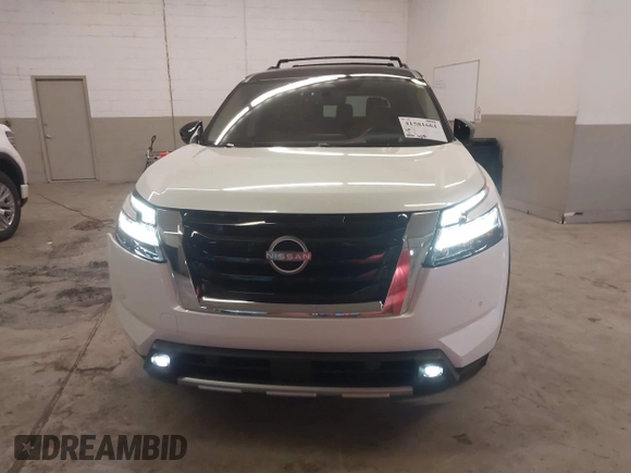 2024 Nissan Pathfinder Platinum z VIN 5N1DR3DK4RC279481, wystawiony jako IAAI lot #41581661 z przebiegiem 6 016 mil mil oraz . Historia ofert i sprzedaży dostępna na DreamBid. Obrazek 12.