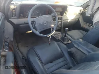 1989 Chrysler LeBaron z VIN 1C3XJ45K0KG251502, wystawiony jako Copart lot #87112404 z przebiegiem 166 445 mil mil oraz Tytuł czysty. Historia ofert i sprzedaży dostępna na DreamBid. Obrazek 8.