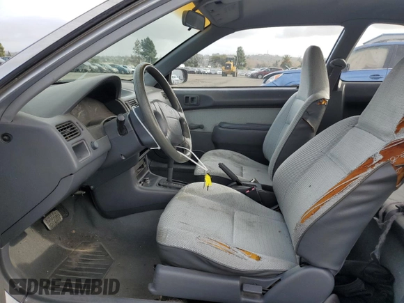 1996 Toyota Tercel DX z VIN JT2AC52L2T0137695, wystawiony jako Copart lot #86535844 z przebiegiem 246 554 mil mil oraz Czysty tytuł • Clean title. Historia ofert i sprzedaży dostępna na DreamBid. Obrazek 7.