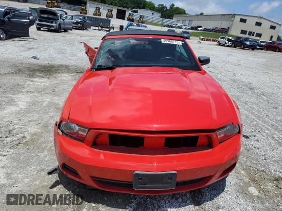 2011 Ford Mustang V6 z VIN 1ZVBP8EM4B5115461, wystawiony jako Copart lot #59900715 z przebiegiem Nie podano mil oraz Szkoda całkowita • Salvage title. Historia ofert i sprzedaży dostępna na DreamBid. Obrazek 5.