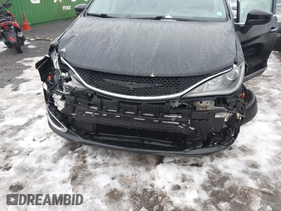 2019 Chrysler Pacifica Touring L with VIN 2C4RC1BG2KR715353, listed as a IAAI auction lot 41545730 with 38,500 mi miles and . Bid and sale history available at DreamBid. Image 17.