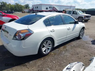 2011 Nissan Altima 2.5 S with VIN 1N4AL2AP6BN476218, listed as a IAAI auction lot 37731114 with 142,047 mi miles. Bid and sale history available at carsss.com. Image 4.