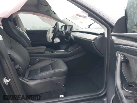 2024 Tesla Model Y with VIN 7SAYGDED8RF213927, listed as a IAAI auction lot 41386687 with 3,599 mi miles and . Bid and sale history available at DreamBid. Image 5.