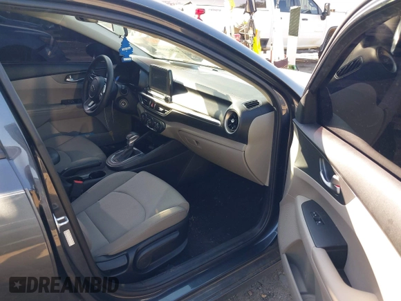 2020 Kia Forte LXS z VIN 3KPF24AD5LE204883, wystawiony jako IAAI lot #42038600 z przebiegiem 48 841 mil mil oraz . Historia ofert i sprzedaży dostępna na DreamBid. Obrazek 5.