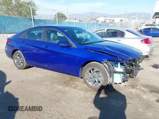 2024 Hyundai Elantra SEL z VIN KMHLM4DG7RU751436, wystawiony jako IAAI lot #41882763 z przebiegiem 11 447 mil mil oraz . Historia ofert i sprzedaży dostępna na DreamBid. Obrazek 1.