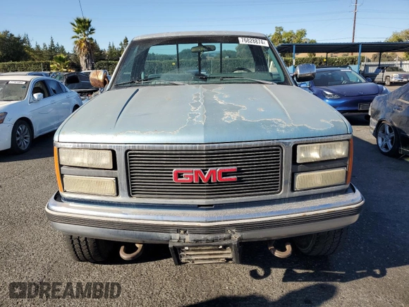 1990 GMC Sierra 2500 z VIN 1GTGK24K9LE552815, wystawiony jako Copart lot #76828874 z przebiegiem 211 977 mil mil oraz Szkody całkowita. Historia ofert i sprzedaży dostępna na DreamBid. Obrazek 5.