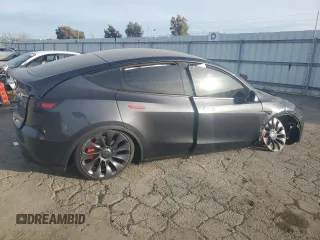 2024 Tesla Model Y Performance z VIN 7SAYGDEF3RF078535, wystawiony jako Copart lot #45749495 z przebiegiem 8 852 mil mil oraz Szkoda całkowita • Salvage title. Historia ofert i sprzedaży dostępna na DreamBid. Obrazek 3.