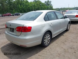 2011 Volkswagen Jetta SE with VIN 3VWDX7AJ0BM367281, listed as a IAAI auction lot 42288075 with 247,916 mi miles and . Bid and sale history available at DreamBid. Image 4.