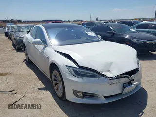 2017 Tesla Model S 100D z VIN 5YJSA1E20HF232570, wystawiony jako IAAI lot #42037409 z przebiegiem 68 957 mil mil oraz . Historia ofert i sprzedaży dostępna na DreamBid. Obrazek 1.