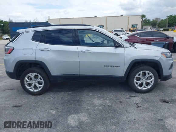 2024 Jeep Compass Latitude with VIN 3C4NJDBN6RT109646, listed as a IAAI auction lot 42017663 with 17,239 mi miles. Bid and sale history available at carsss.com. Image 13.
