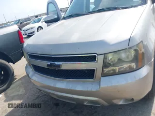 2007 Chevrolet Suburban LT with VIN 1GNFK16357J228812, listed as a IAAI auction lot 42092270 with 278,258 mi miles and . Bid and sale history available at DreamBid. Image 6.