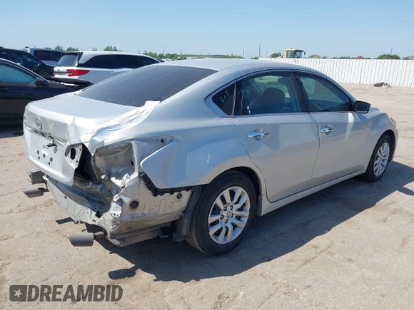 2016 Nissan Altima SR with VIN 1N4AL3AP2GC233935, listed as a IAAI auction lot 42010942 with 116,757 mi miles and . Bid and sale history available at carsss.com. Image 4.
