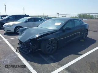 2022 Tesla Model S z VIN 5YJSA1E56NF490064, wystawiony jako IAAI lot #41858477 z przebiegiem Nie podano mil oraz . Historia ofert i sprzedaży dostępna na DreamBid. Obrazek 19.