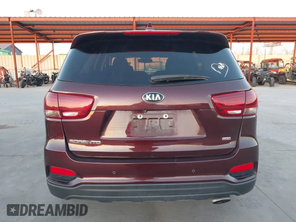 2019 Kia Sorento L z VIN 5XYPG4A32KG568841, wystawiony jako IAAI lot #41833435 z przebiegiem 103 426 mil mil oraz . Historia ofert i sprzedaży dostępna na DreamBid. Obrazek 16.