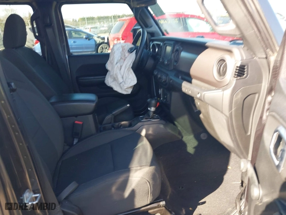 2018 Jeep Wrangler Unlimited Sport S with VIN 1C4HJXDG0JW166601, listed as a IAAI auction lot 41650217 with 30,319 mi miles. Bid and sale history available at carsss.com. Image 5.